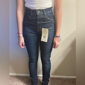 Levi skinny jeans size 28